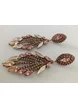 Cercei de ocazie aurii in forma de frunza stilizata cu cristale roz
