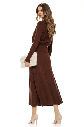 Compleu dama tricotat premium maro cu fusta midi plisata si pulover cu buline structurate