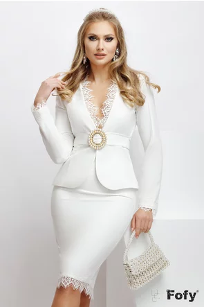 Compleu elegant dama Fofy alb compus din sacou si fusta conica cu aplicatie de dantela si catarama din perle si strassuri