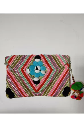 Plic boho unicat din margele, ciucuri colorati, strassuri si scoici naturale cusute manual