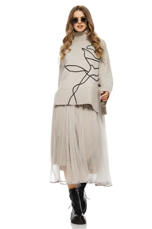 Compleu dama elegant bej cu angora pulover pe gat cu trandafir si rochie cu fusta de tull plisat bordurata
