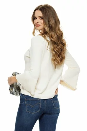 Pulover dama elegant crem cu manecute clopotel conturat cu perle
