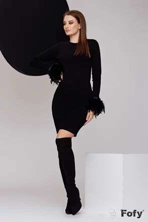 Rochie de ocazie tricotata neagra cu pene naturale la maneci