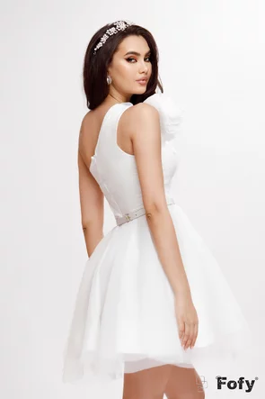 Rochie de seara eleganta din organza alba pe un umar cu bust fronsat si centura inclusa