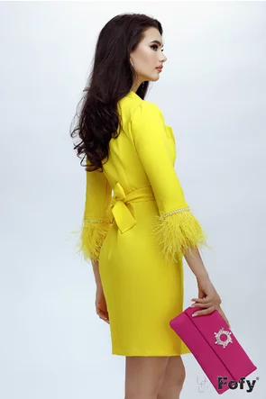 Rochie de seara Fofy eleganta stil sacou galben intens cu catarama glamour si aplicatii de perle si pene