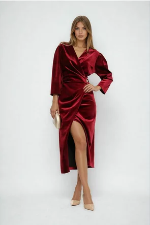 Rochie eleganta de ocazie din catifea premium bordo croi petrecut cu accesoriu metalic auriu