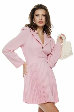 Rochie eleganta roz cu fusta plisata si revere