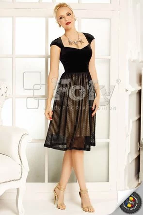Rochie plisată cu bust din catifea neagră