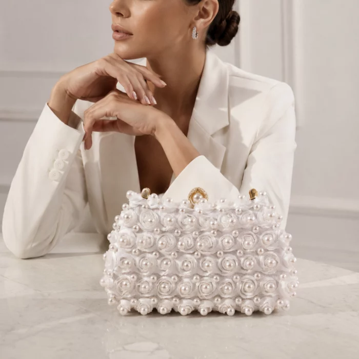 Geantă Damă Elegantă Amalfi Alb – Clutch cu Perle și Trandafiri Decorativi picture - 2