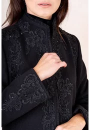 Palton negru din lana virgina accesorizat cu broderie