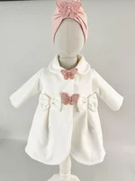 Palton alb cu fluturasi si turban roz picture - 1