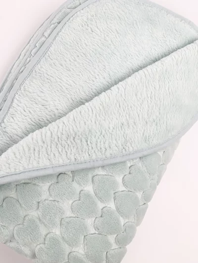 Patura bebelusi pufoasa cu inimioare - verde