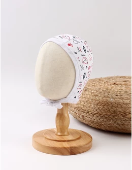 Caciulita stil tichie imprimeuri ursulet fericit alb