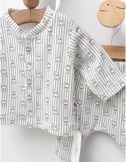 Costumas 3 piese, Urechiuse de Iepuras, cu alb