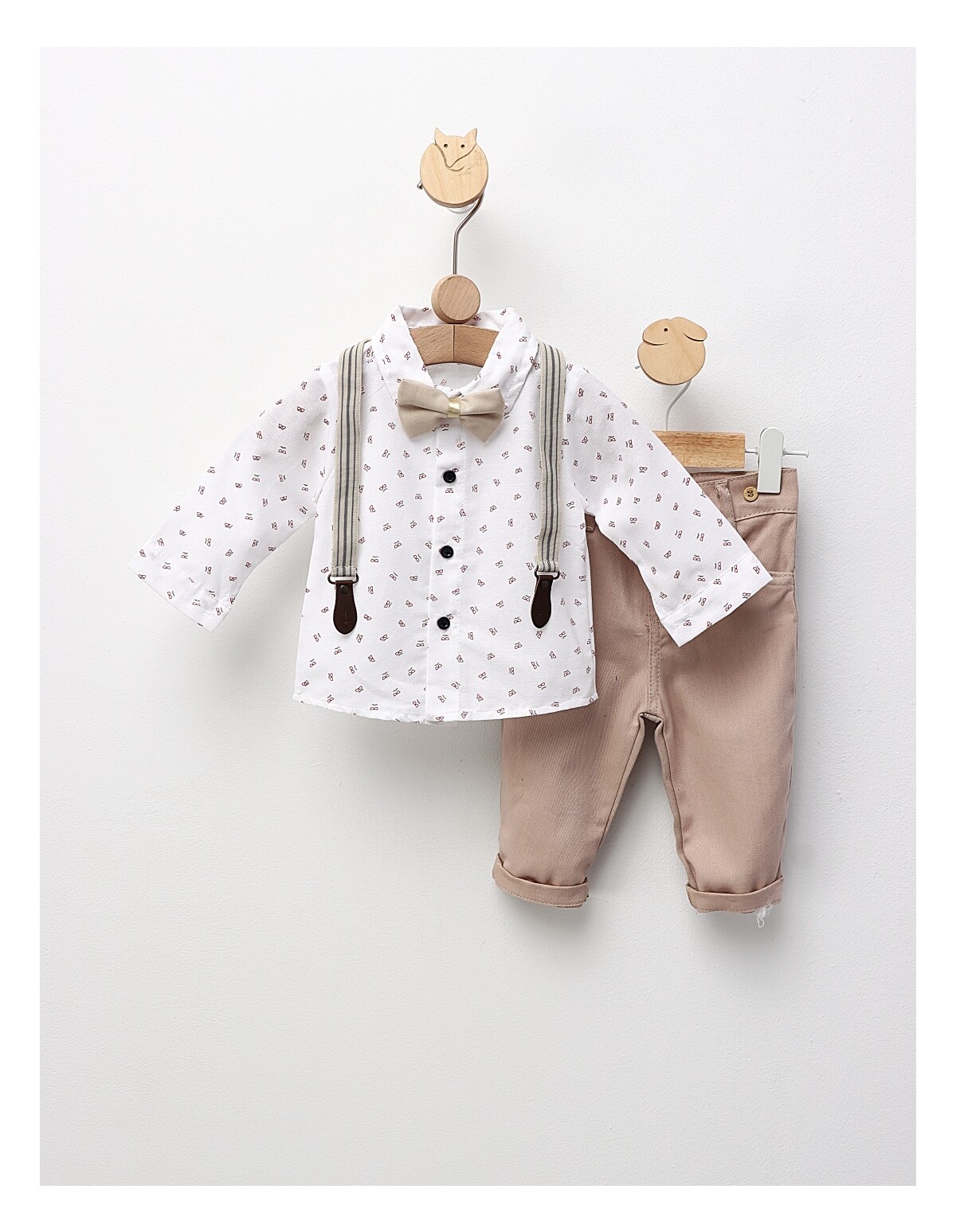 Costumas elegant, Iacob, alb-crem