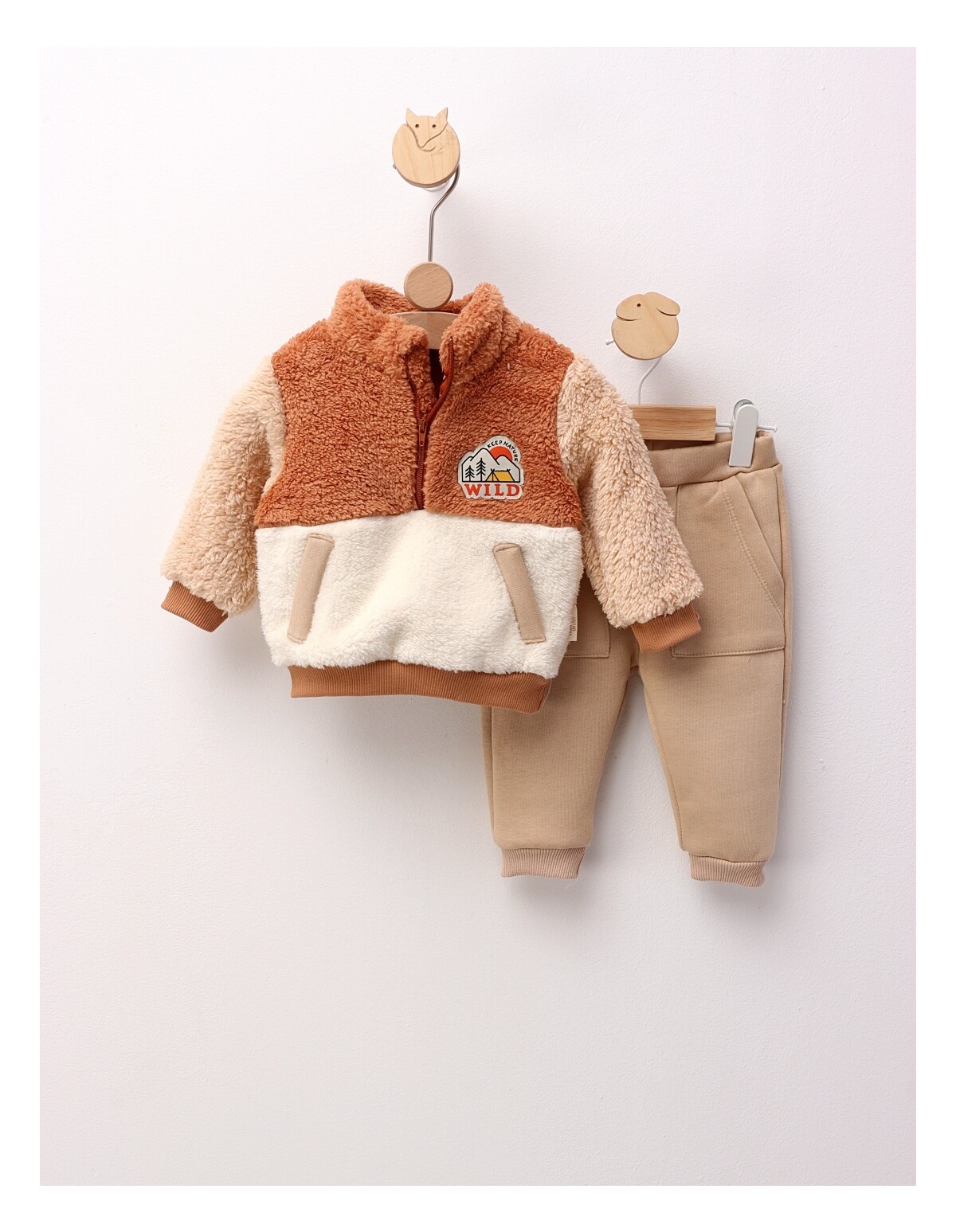 Costumas Keep Nature Wild, maro