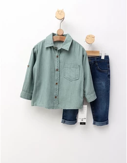 Costumas premium elegant, model cu verde