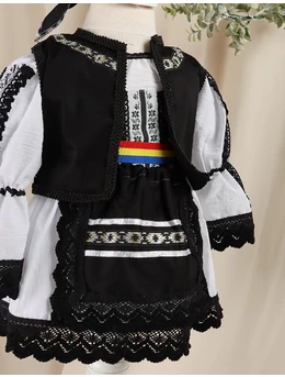 Costumas Traditional Ardelenesc alb-negru 2