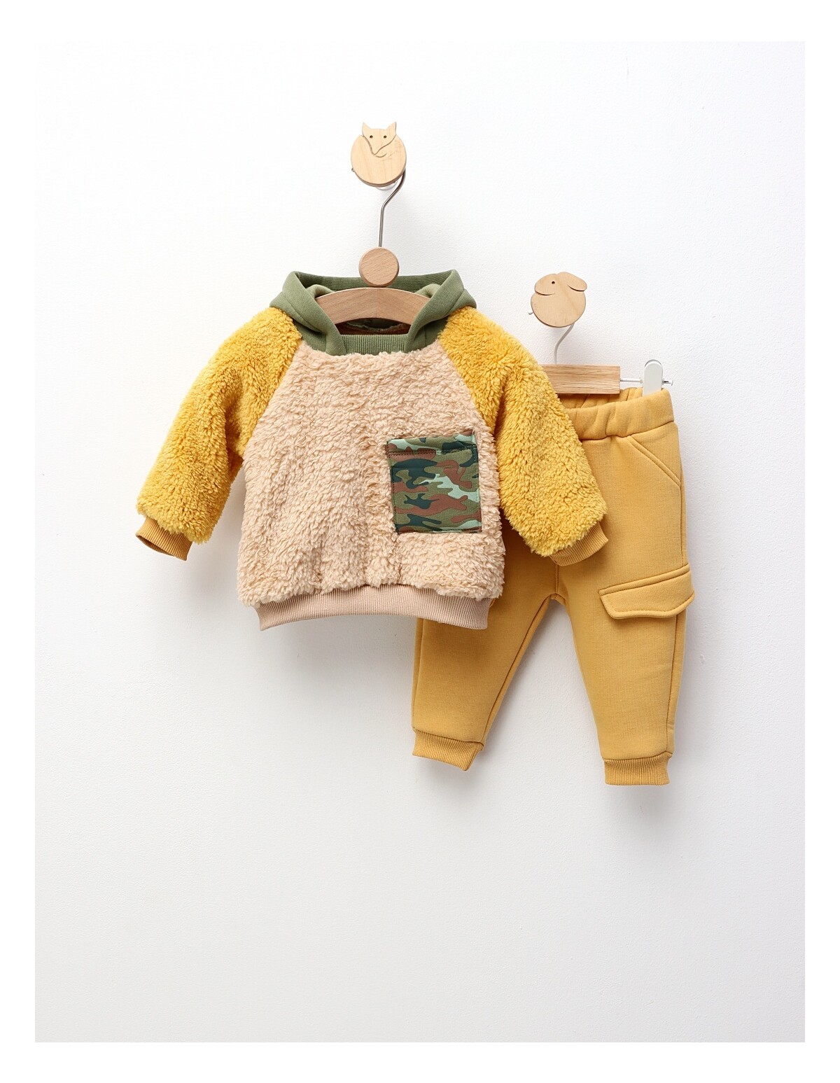 Costumas vatuit+cocolino, cu galben