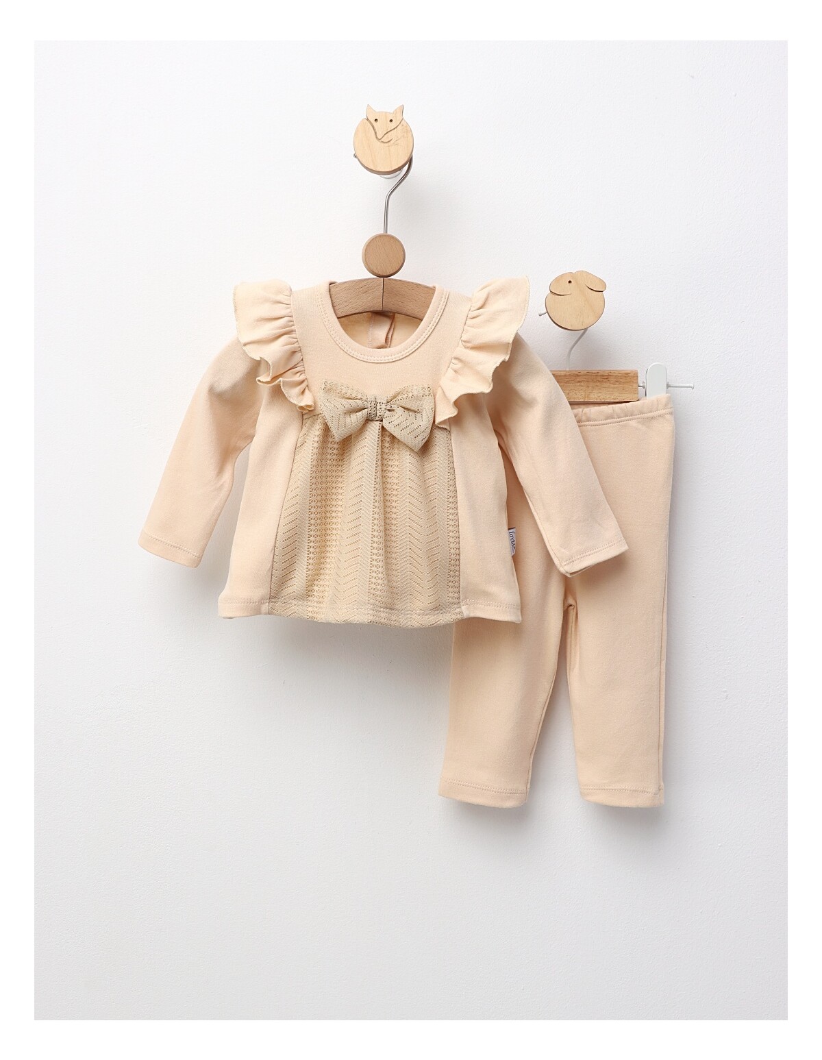 Costumas, Zara, model bej