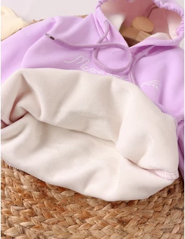 Hanorac mov, fetita Minnie