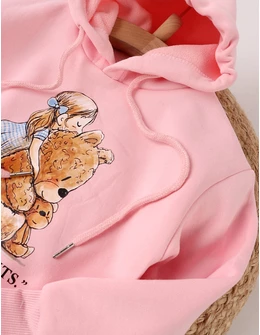 Hanorac roz, fetita cu ursulet