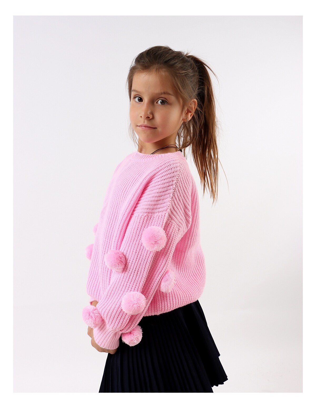 Pulover tricotat cu ciucurasi, model roz