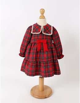 Rochita cu fundtia, Martha, rosu