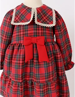 Rochita cu fundtia, Martha, rosu