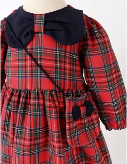 Rochita cu gentuta, Bella, rosu-bleumarin