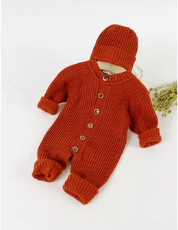 Salopeta tricotata babies cu caciula, caramiziu