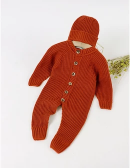 Salopeta tricotata babies cu caciula, caramiziu