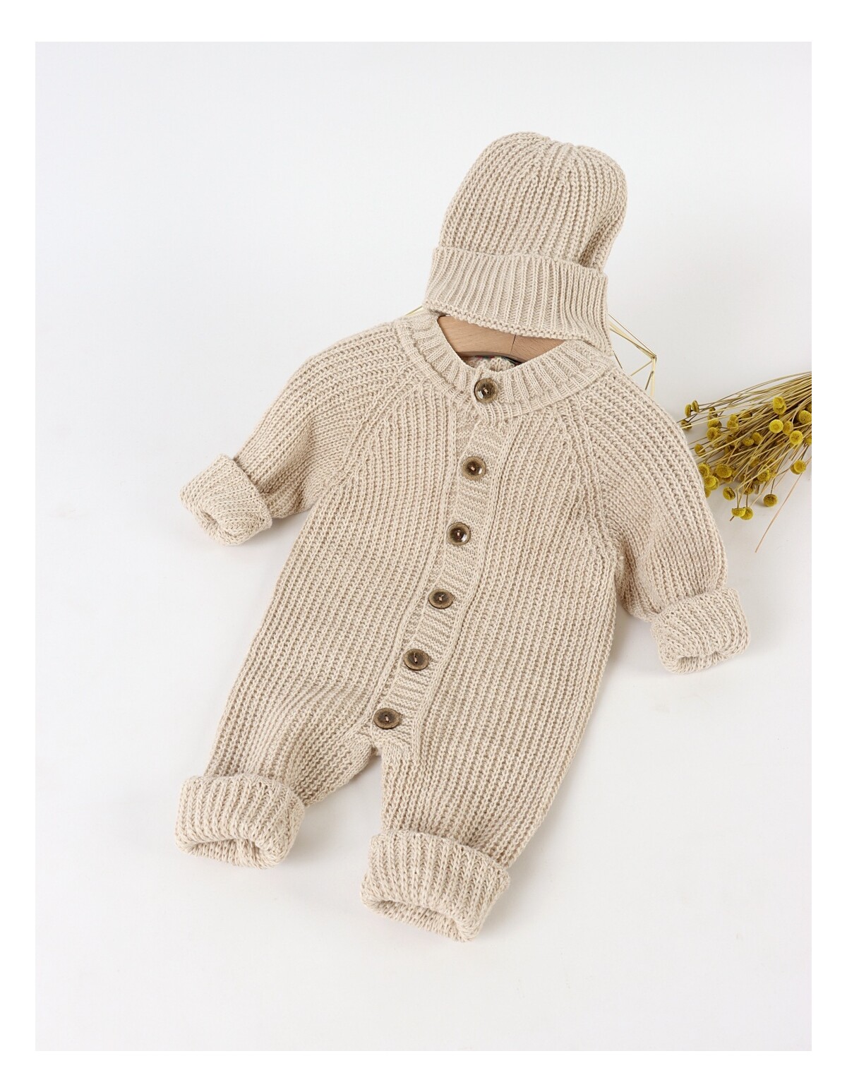 Salopeta tricotata babies cu caciula, crem