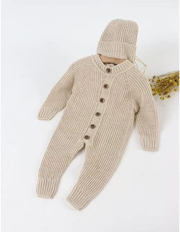 Salopeta tricotata babies cu caciula, crem