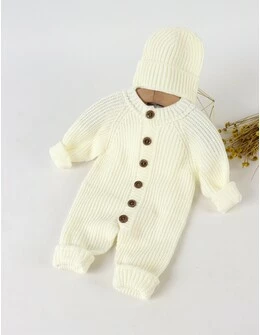 Salopeta tricotata babies cu caciula, ecru