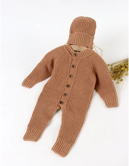 Salopeta tricotata babies cu caciula, maro