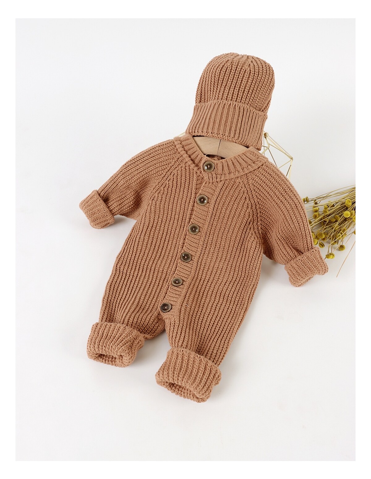 Salopeta tricotata babies cu caciula, maro