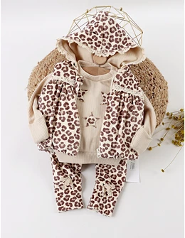 Set catifelat, 3 piese cu vesta Leopard, bej