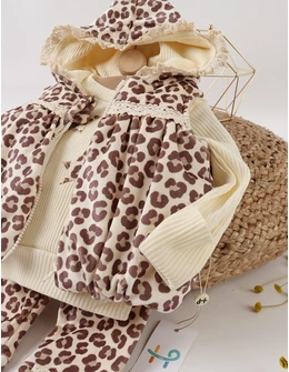 Set catifelat, 3 piese cu vesta Leopard, crem