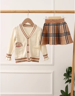 Set Pulover + Fusta, model crem