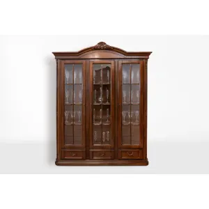 Cristalier Sonia cu 3 uși din lemn masiv fag, panel și MDF, furniruit cu furnir de nuc, 178x45,5x220 cm