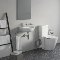 Тоалетна чиния с тънък капак с плавно затваряне и резервоар Cube Ideal Standard Connect Aquablade