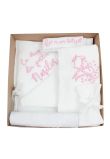 Trusou botez din muselina, alb, 7 piese, brodat, ingeras roz