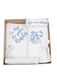 Trusou botez din muselina, alb, 7 piese, brodat, ingeras albastru