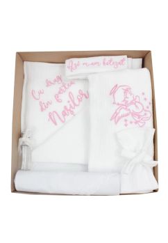 Trusou botez din muselina, alb, 7 piese, brodat, ingeras roz