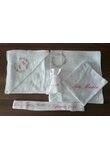 Trusou botez din muselina, 7 piese, brodat, crem cu roz