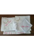 Trusou botez din muselina, 7 piese, brodat, crem cu roz