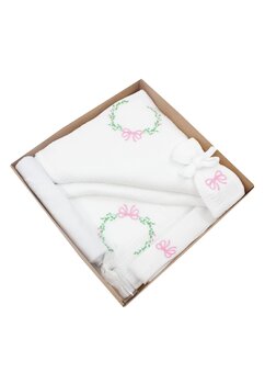 Trusou botez din muselina, alb, 7 piese, brodat, fundita roz