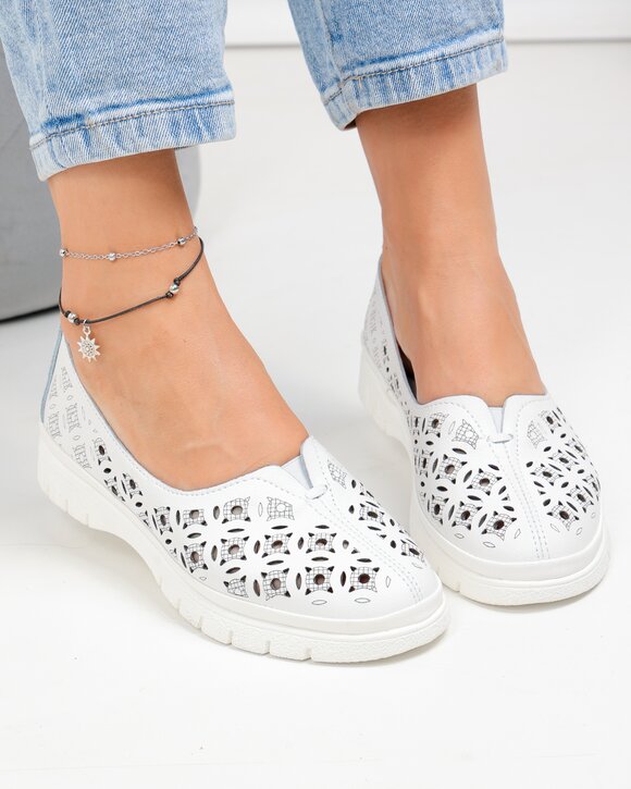 Balerini dama piele naturala albi cu model perforat si inchidere slip-on JY3960