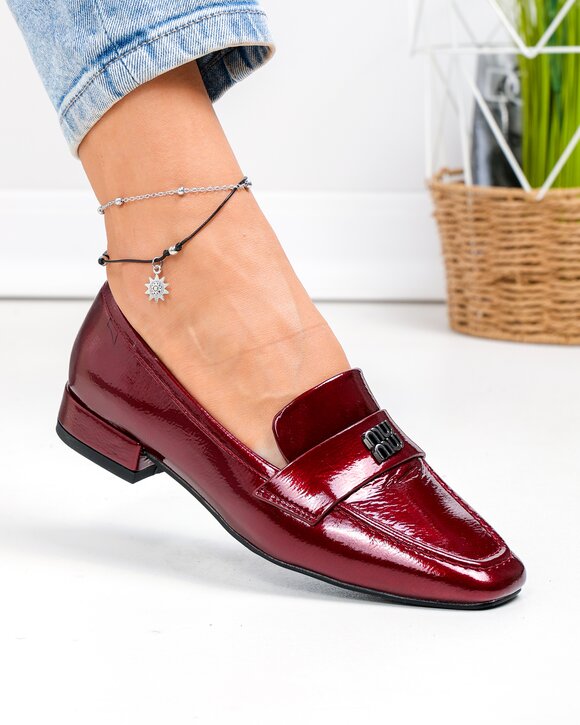 Pantofi dama piele naturala lacuita visinii cu toc gros si aplicatie metalica TN6501